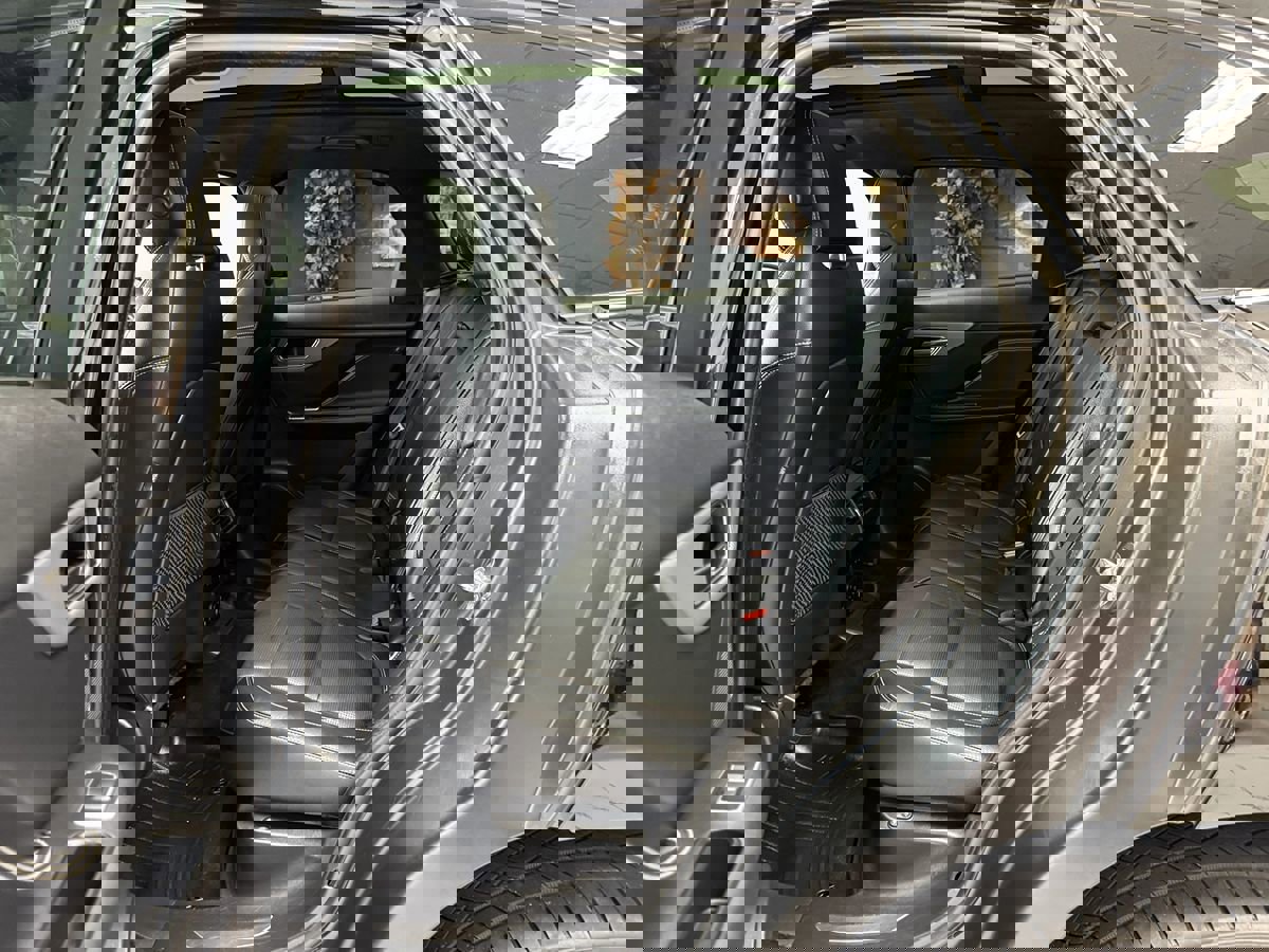 Used 2019 Jaguar F-PACE S image 38