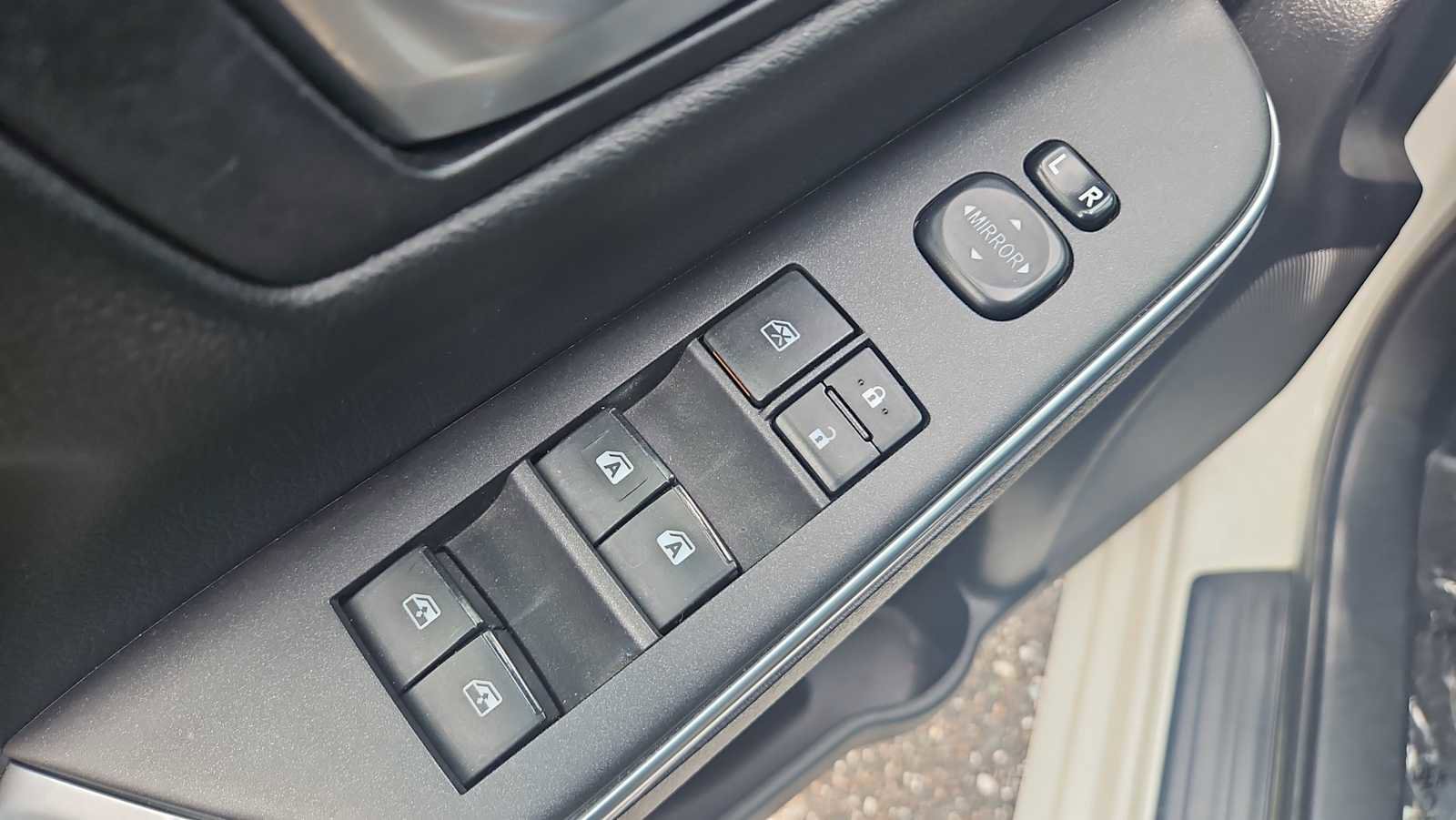 Used 2015 Toyota Camry SE FWD image 15