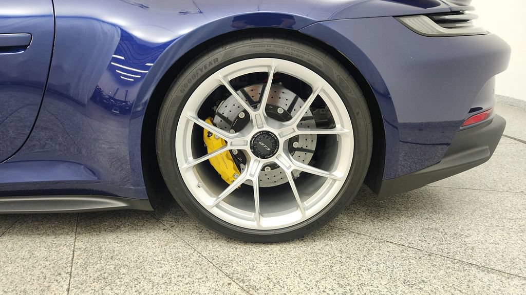 Used 2024 Porsche 911 GT3 RWD image 18