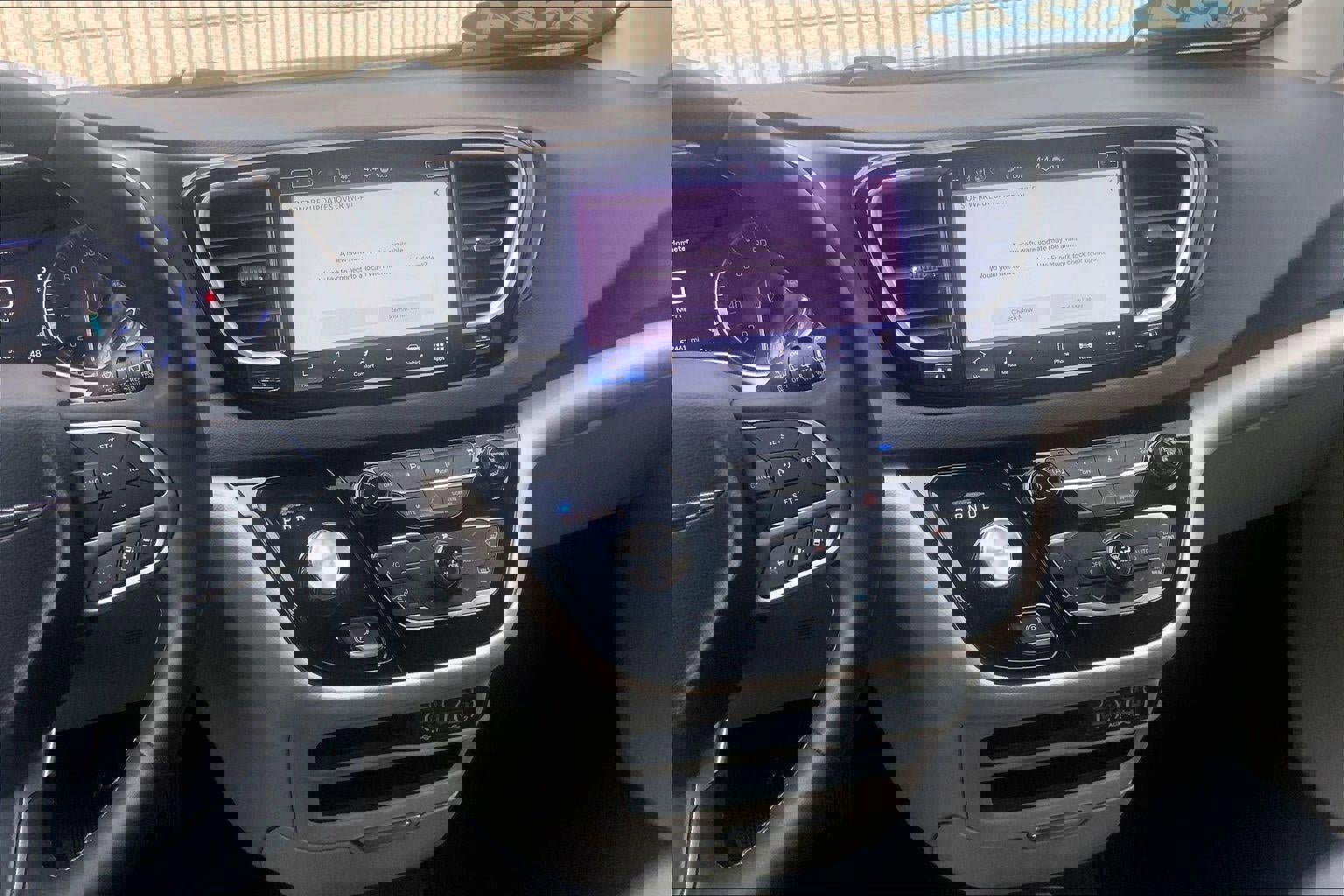 Used 2024 Chrysler Pacifica Touring-L image 6