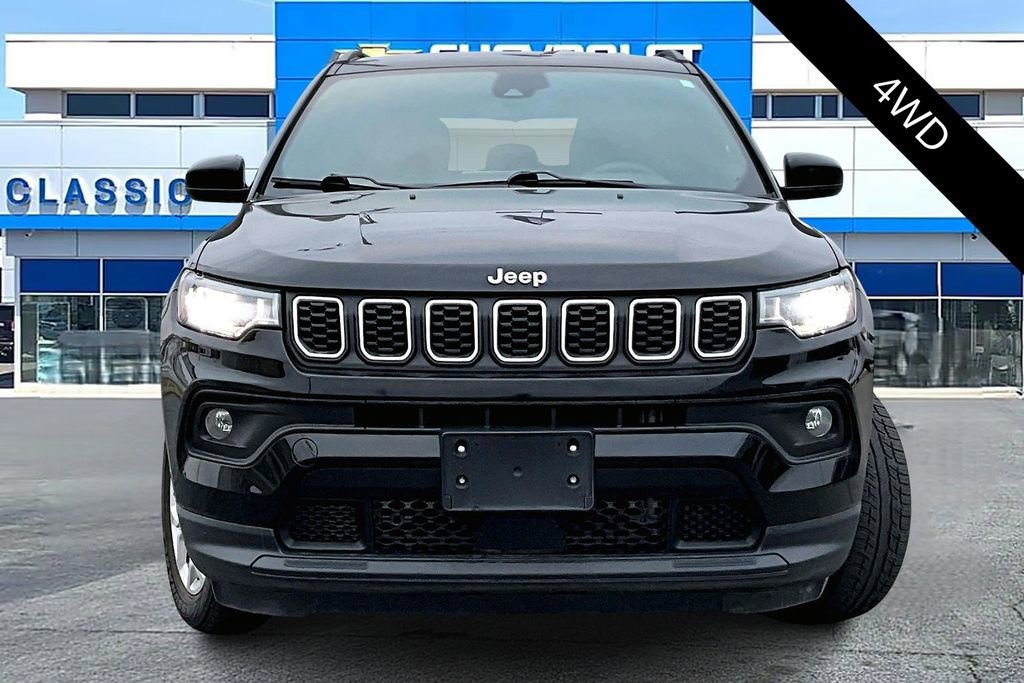 Used 2024 Jeep Compass Latitude image 2