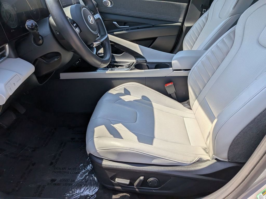 Used 2025 Hyundai Elantra Limited image 25