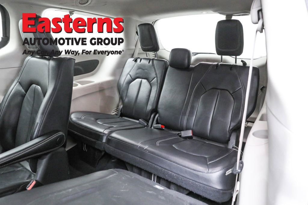 Used 2022 Chrysler Pacifica Touring-L image 26