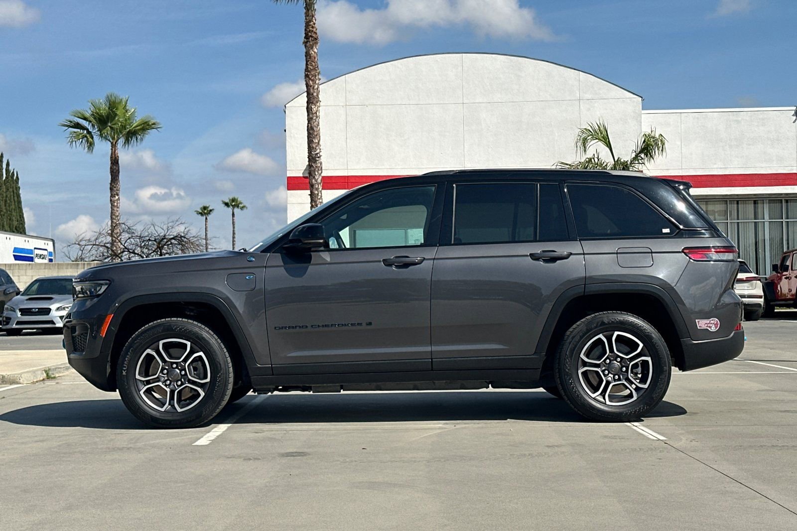 Used 2022 Jeep Grand Cherokee Trailhawk AWD/4WD image 3