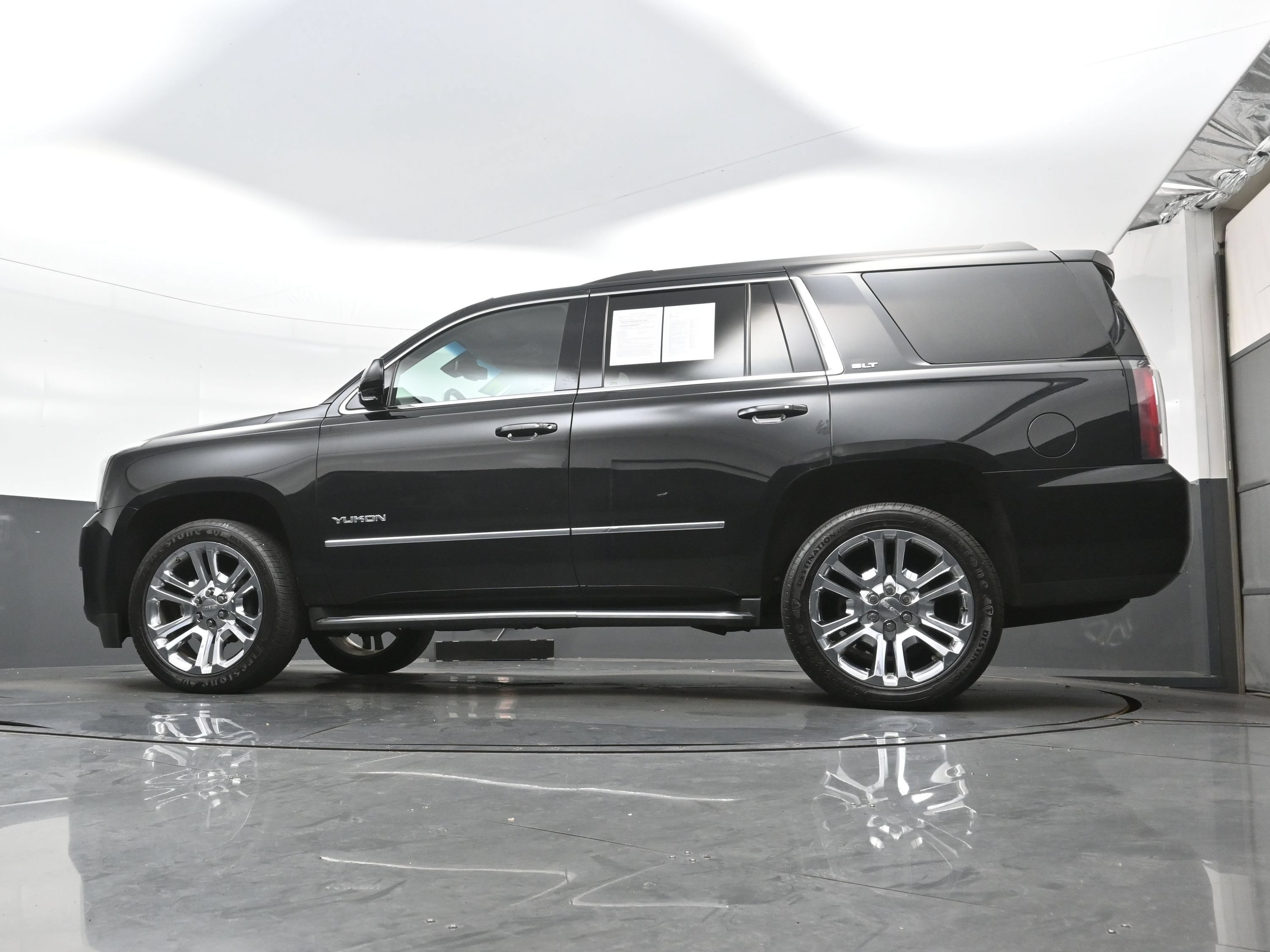 Used 2019 GMC Yukon SLT w/ Premium Edition AWD/4WD image 29