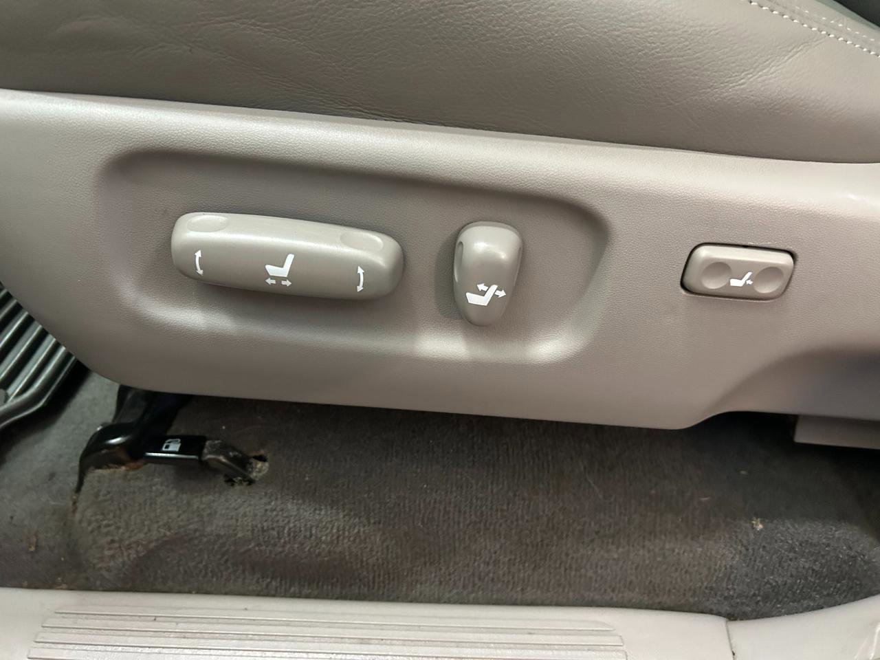 Used 2006 Toyota Sequoia SR5 AWD/4WD image 11