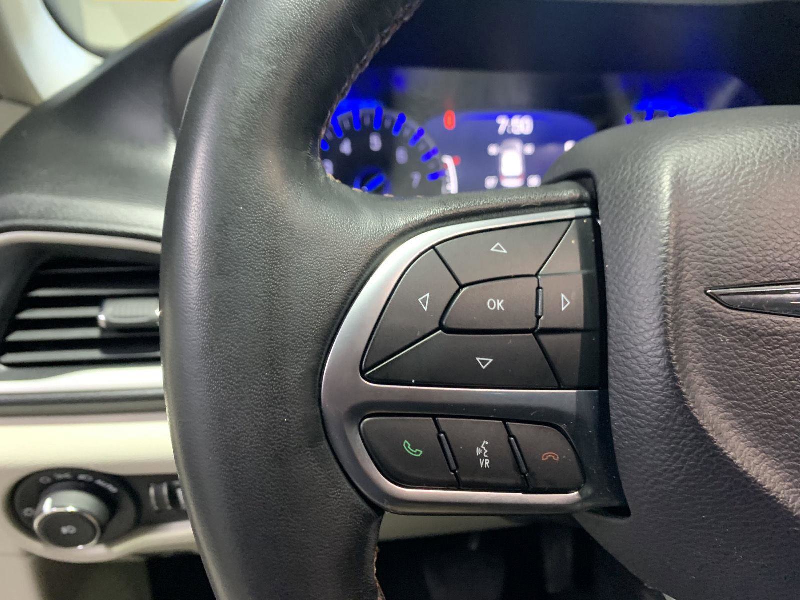 Used 2020 Chrysler Pacifica Touring-L Plus image 13