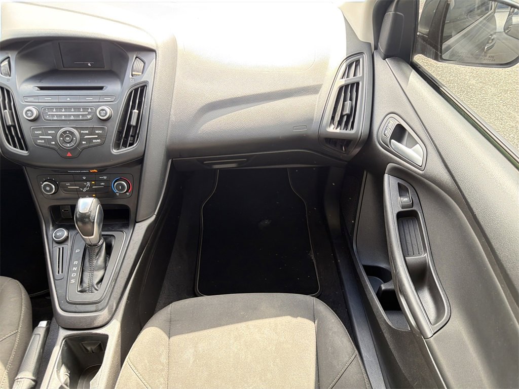 Used 2016 Ford Focus SE w/ SE Sport Package image 21