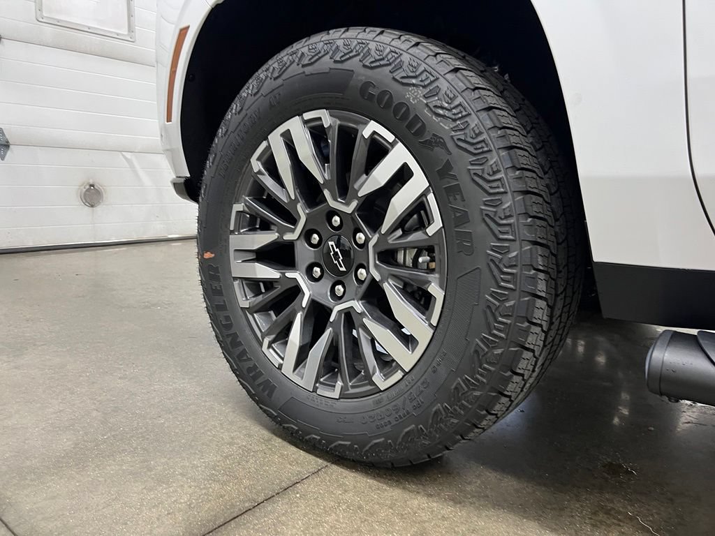 New 2026 Chevrolet Suburban Z71 w/ Comfort Package AWD/4WD image 10