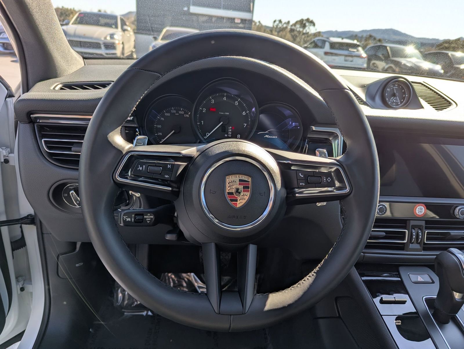 Certified 2025 Porsche Macan image 15