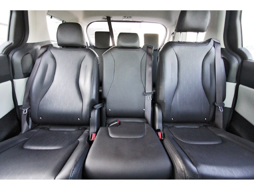 Used 2022 Kia Carnival EX FWD image 15