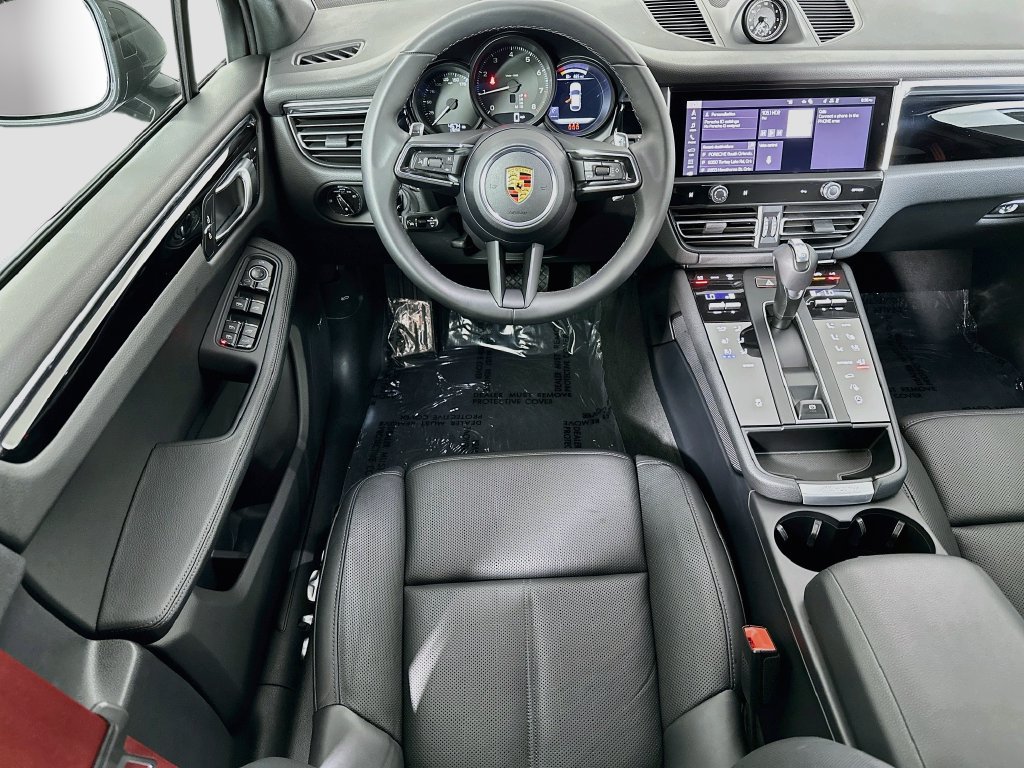 Certified 2026 Porsche Macan AWD/4WD image 24