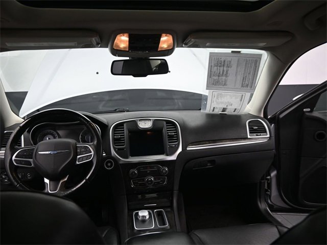 Used 2017 Chrysler 300 C image 23