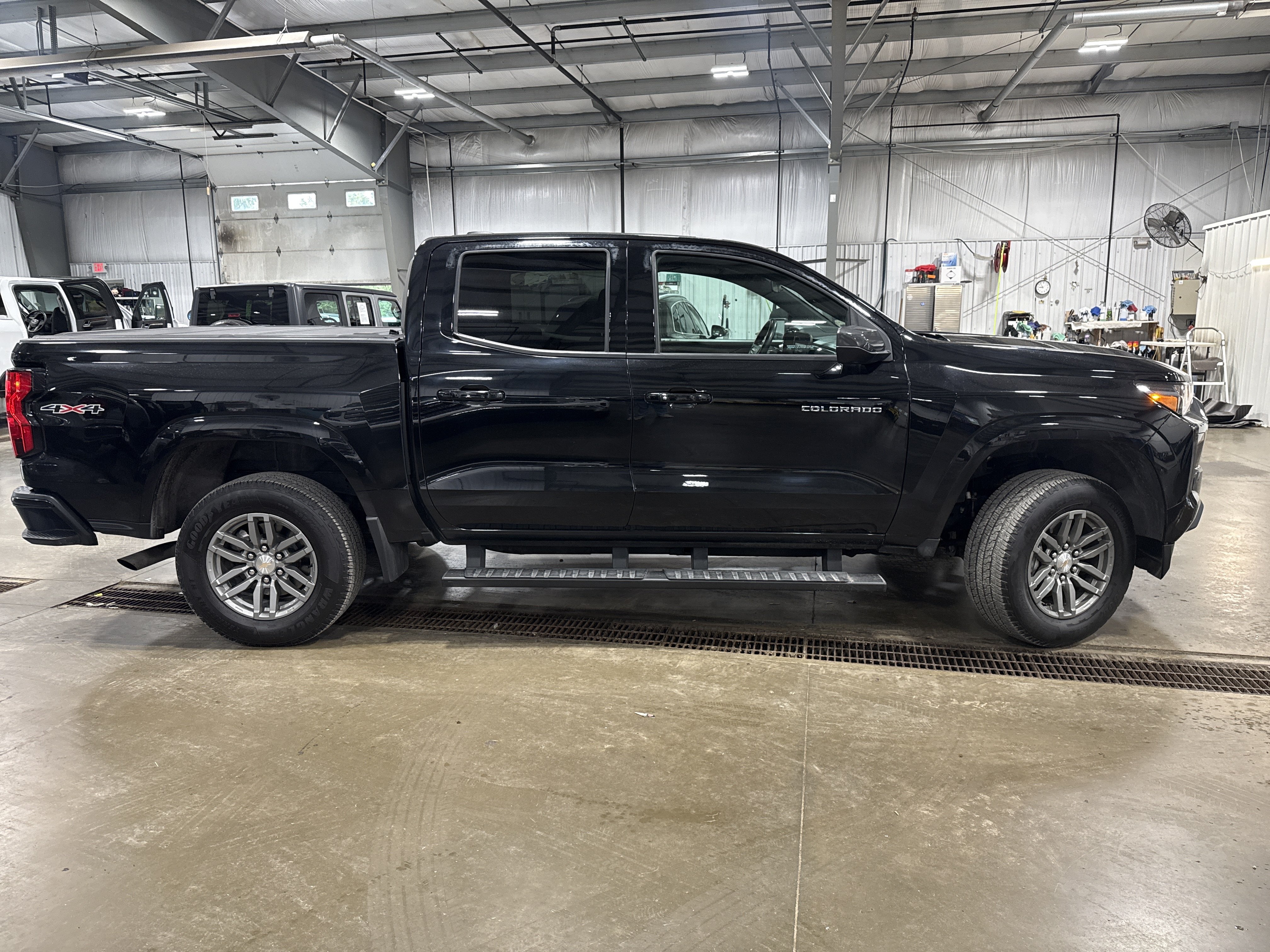 Used 2024 Chevrolet Colorado LT w/ LT Convenience Package AWD/4WD image 2