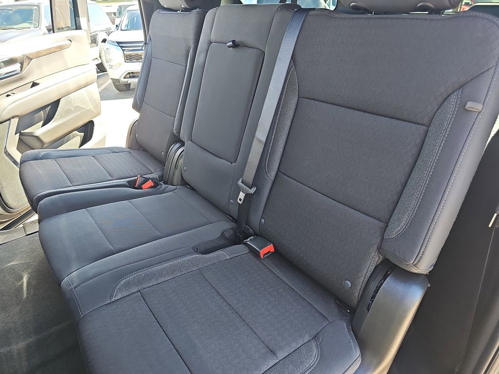 New 2026 Chevrolet Suburban LS image 14