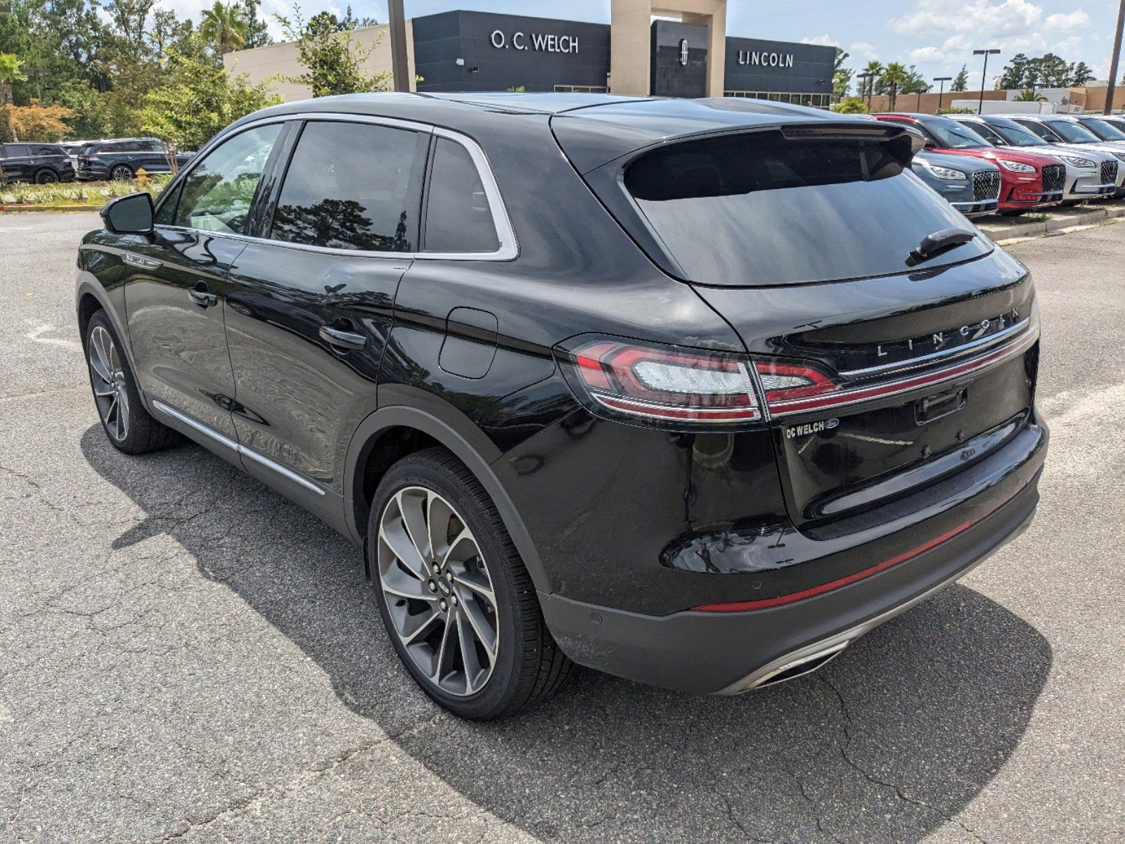 Certified 2023 Lincoln Nautilus Reserve w/ Equipment Group 202A image 7