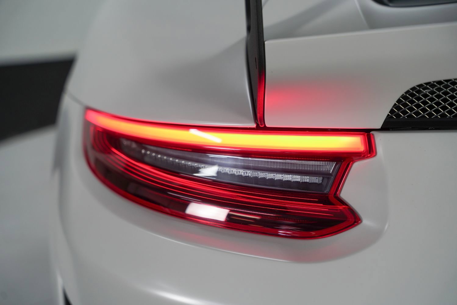 Used 2019 Porsche 911 GT3 RS RWD image 19