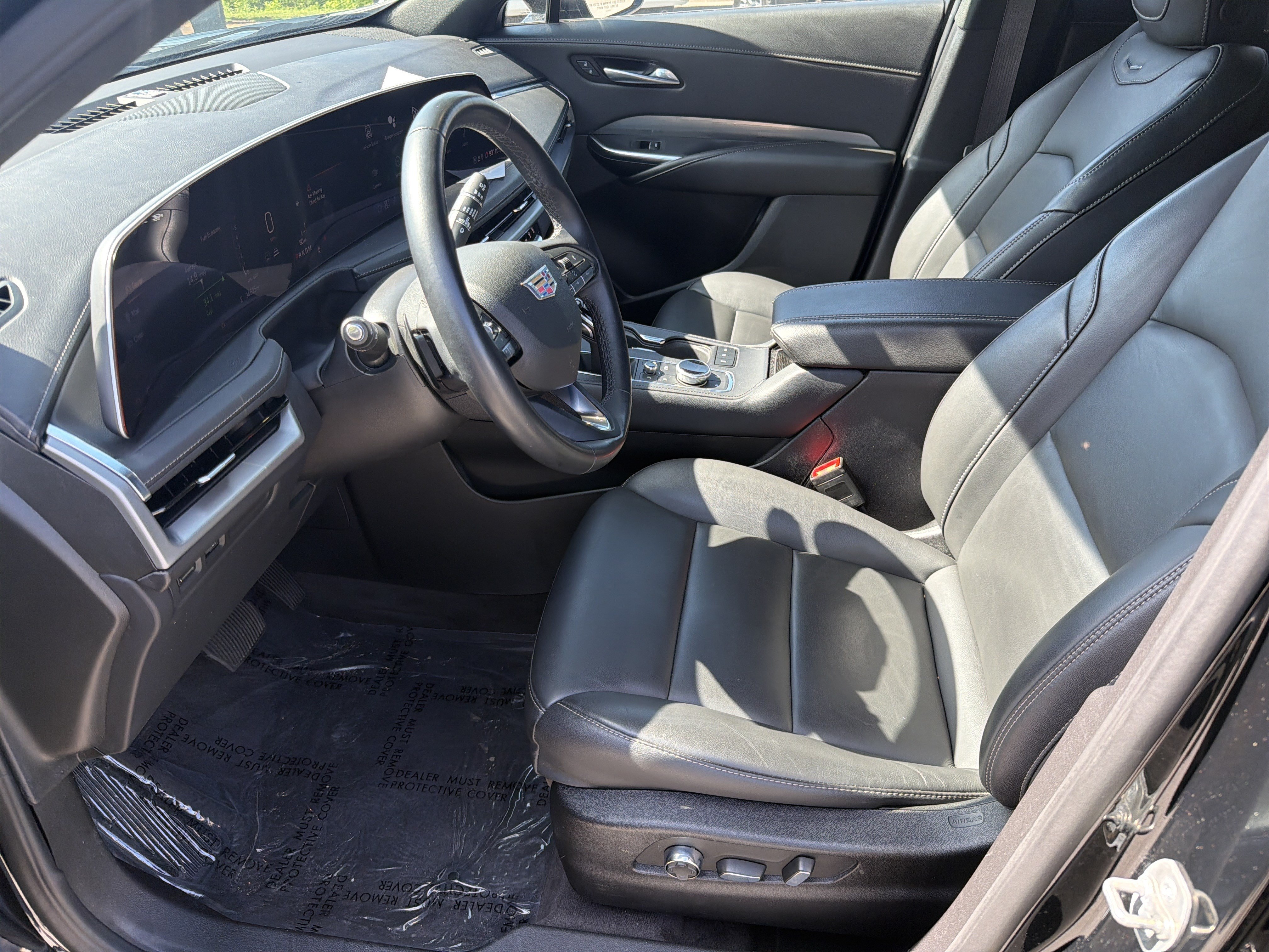 Used 2025 Cadillac XT4 Premium Luxury FWD image 10