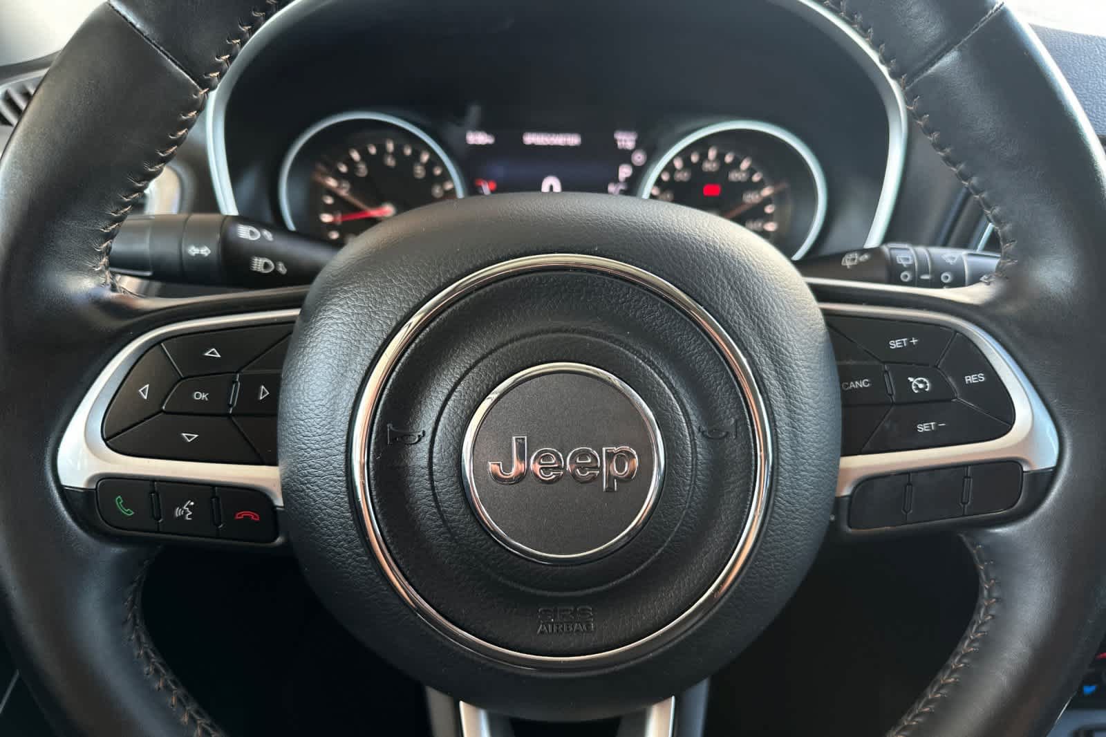Used 2018 Jeep Compass Latitude w/ Popular Equipment Group FWD image 25