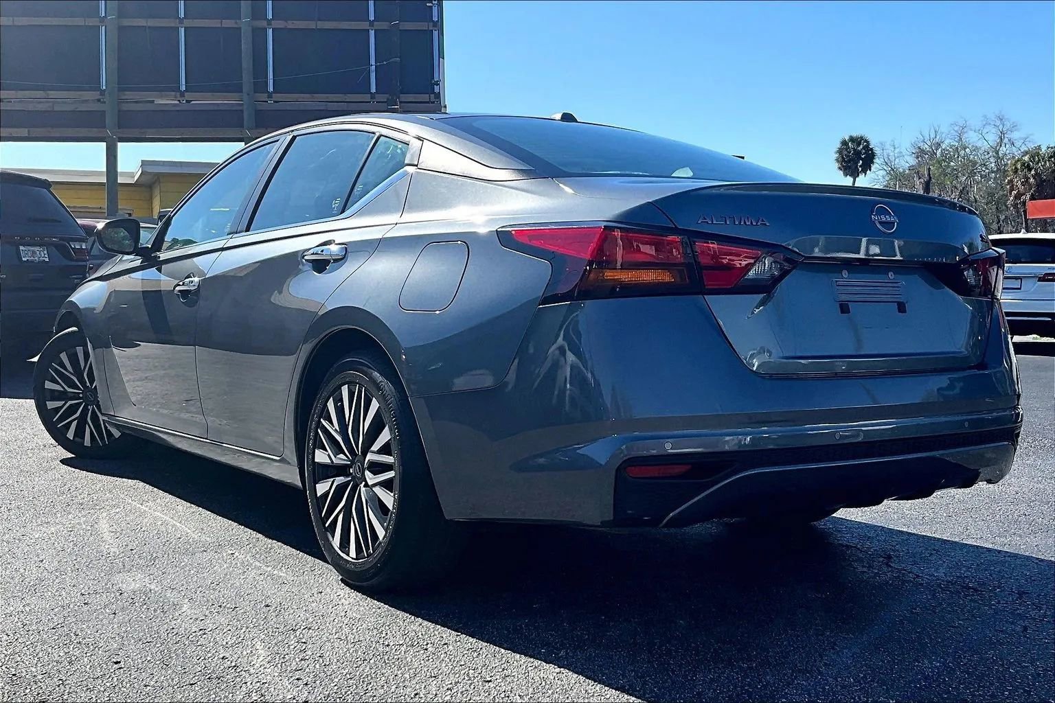 Used 2023 Nissan Altima 2.5 SV image 4