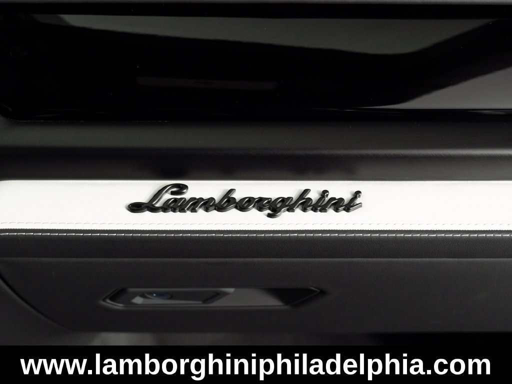 Used 2025 Lamborghini Urus SE AWD/4WD image 30