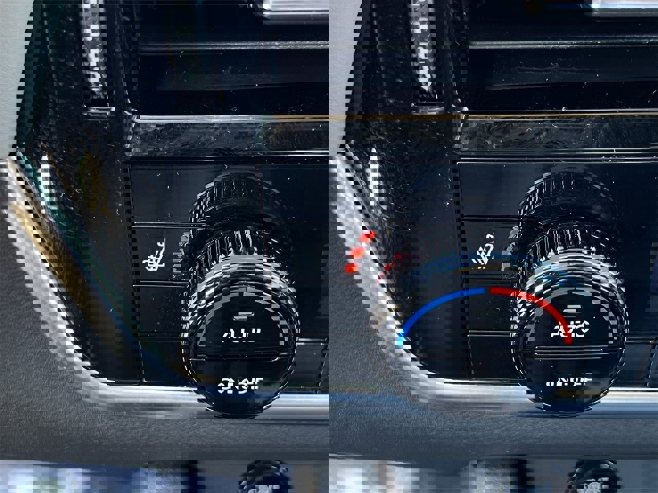 Certified 2025 Nissan Rogue SL image 18