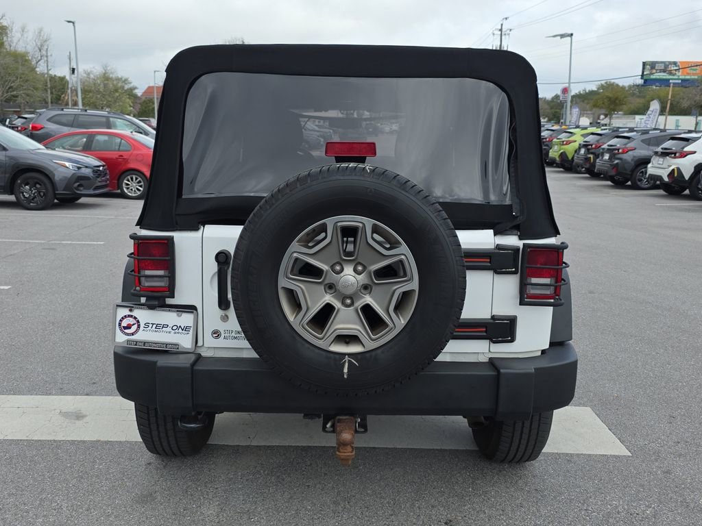 Used 2017 Jeep Wrangler Unlimited Rubicon w/ Connectivity Group image 7