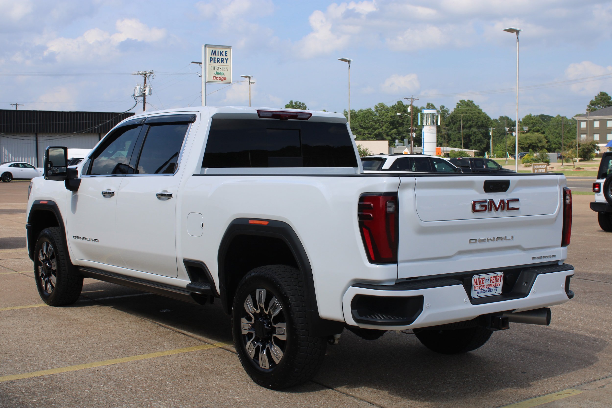 Used 2025 GMC Sierra 2500 Denali w/ Denali Reserve Package AWD/4WD image 9