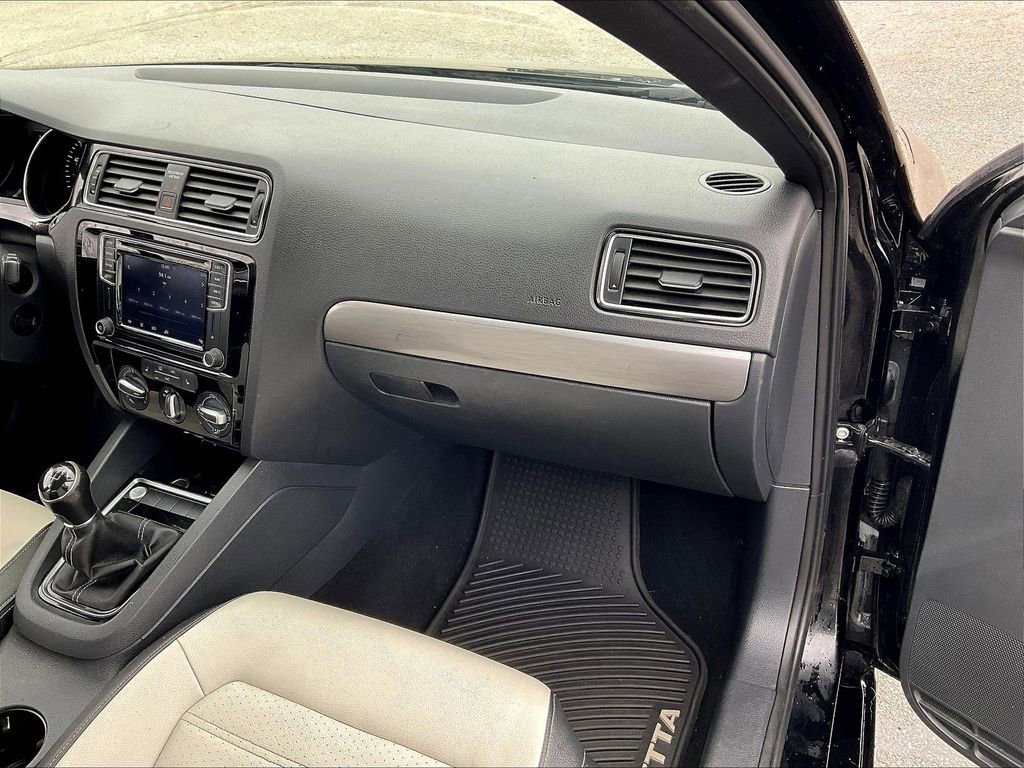 Used 2016 Volkswagen Jetta Sport image 12