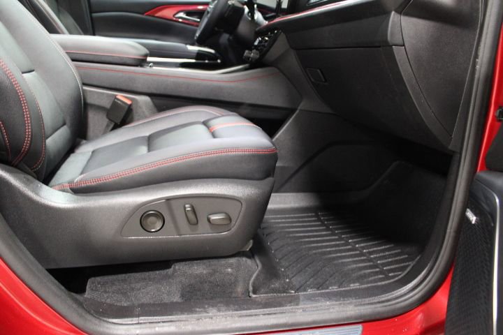 Used 2024 Chevrolet Traverse RS image 27