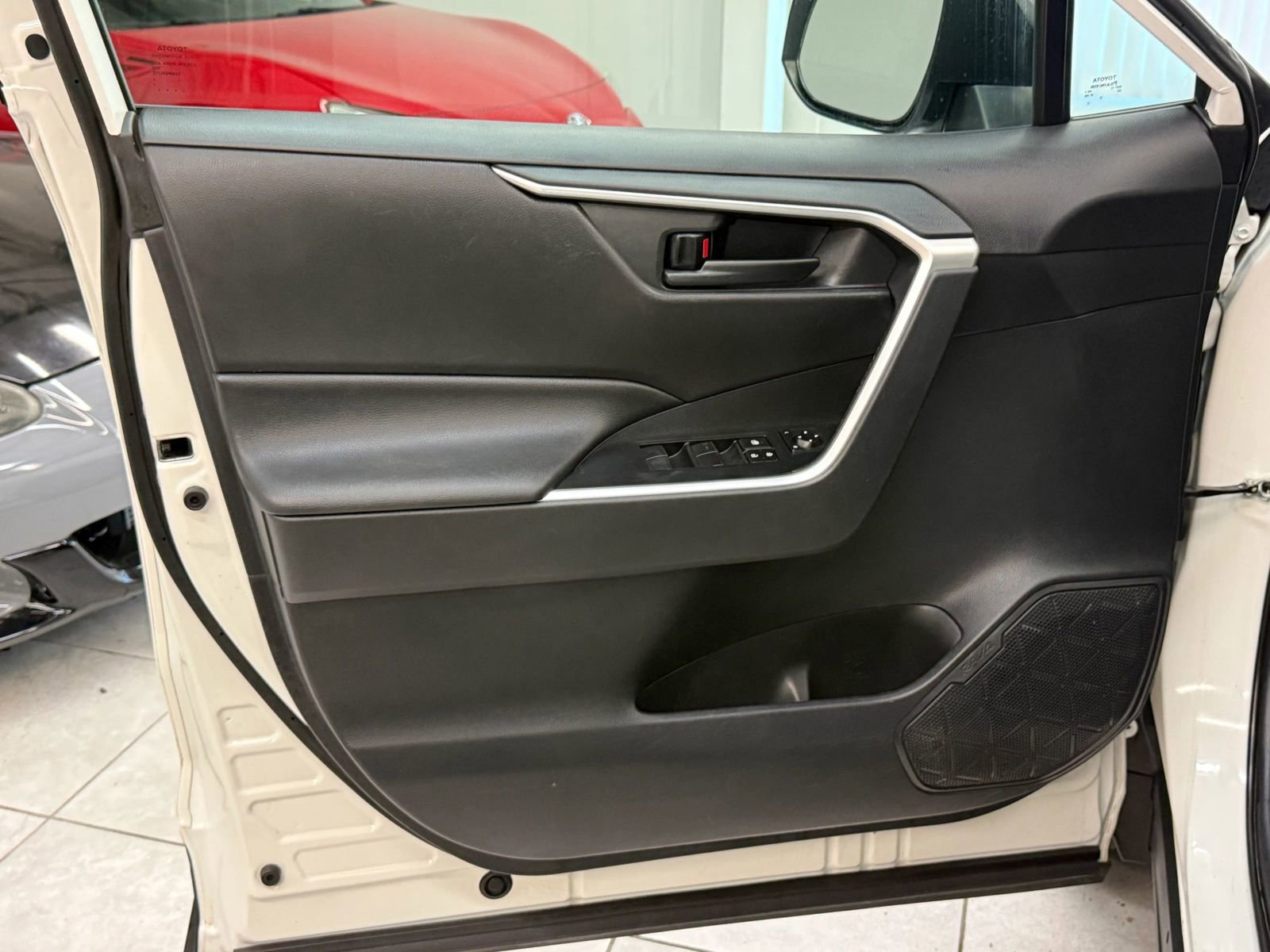 Used 2019 Toyota RAV4 LE w/ Carpet Mat Package AWD/4WD image 16