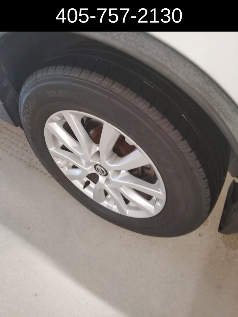 Used 2018 Nissan Rogue SV image 11