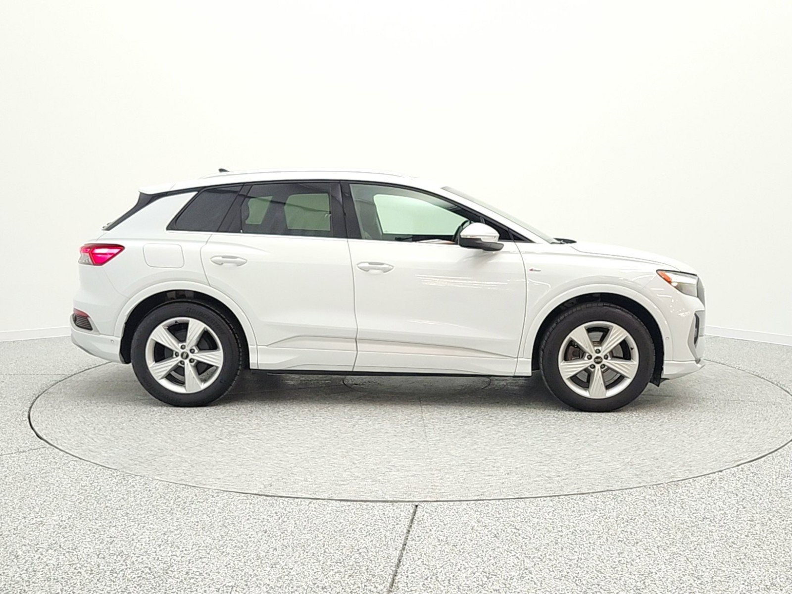Used 2024 Audi Q4 e-tron Premium Plus image 4