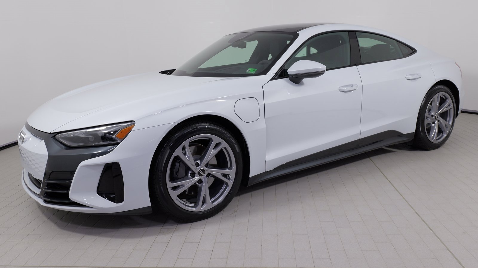 Used 2023 Audi e-tron GT Premium Plus image 3