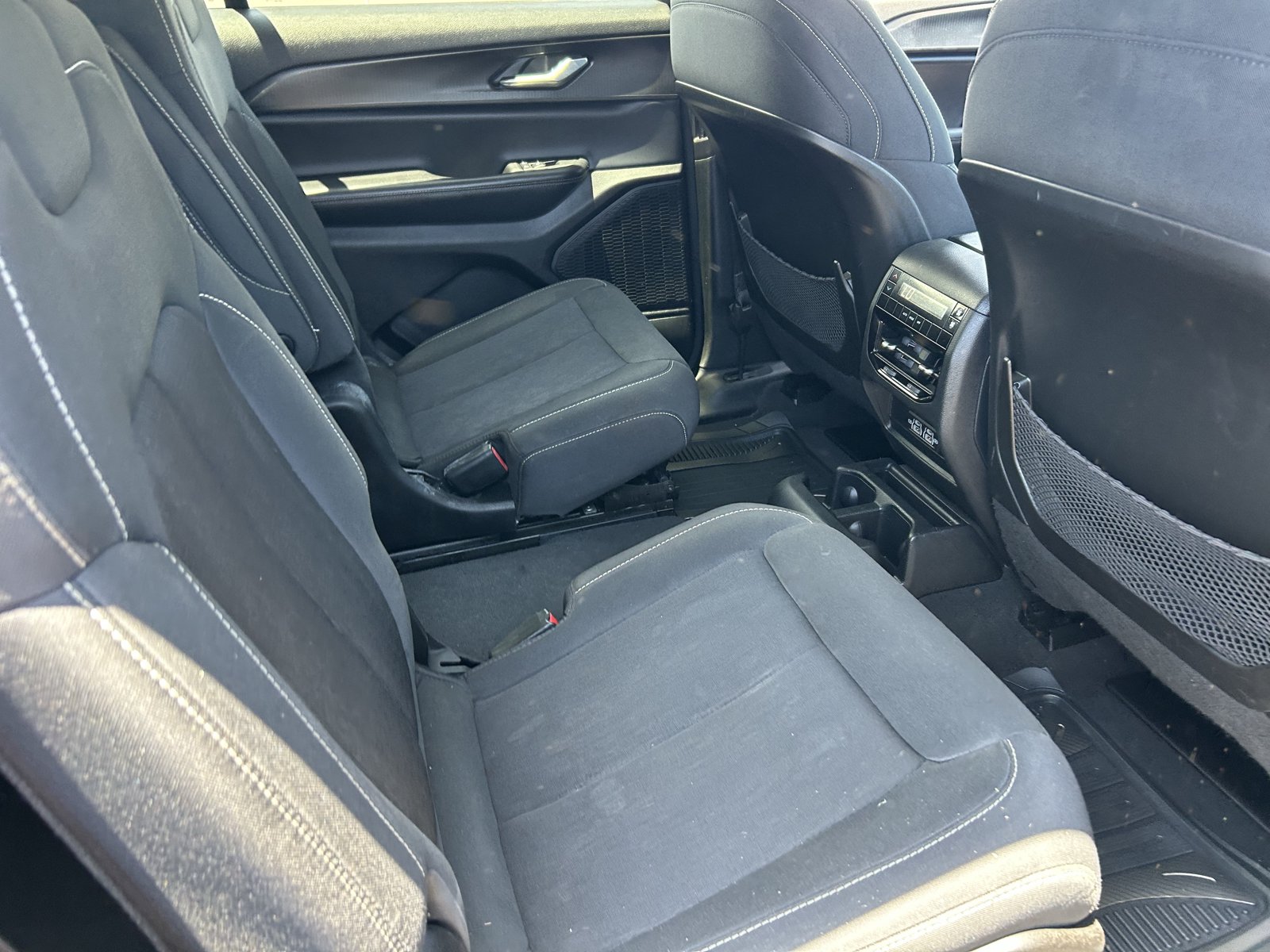 Used 2023 Jeep Grand Cherokee L Laredo RWD image 14