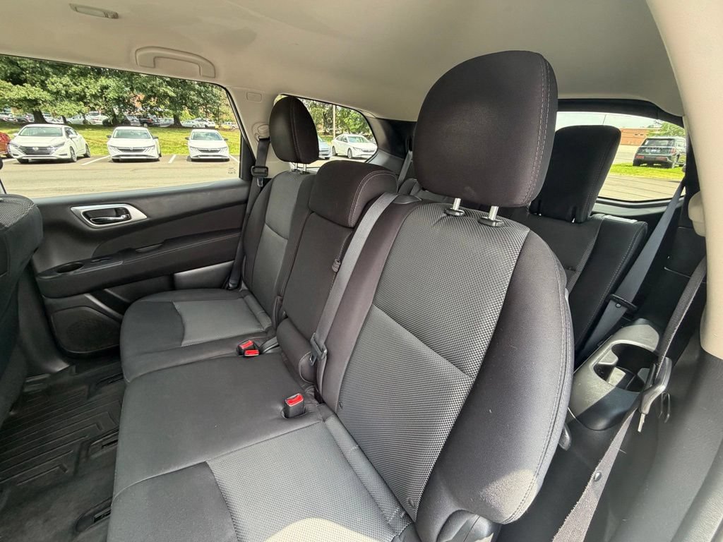 Used 2017 Nissan Pathfinder SV w/ SV Cold Weather Package AWD/4WD image 8