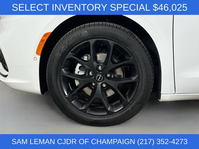 New 2026 Chrysler Pacifica Limited w/ S Appearance Package image 32