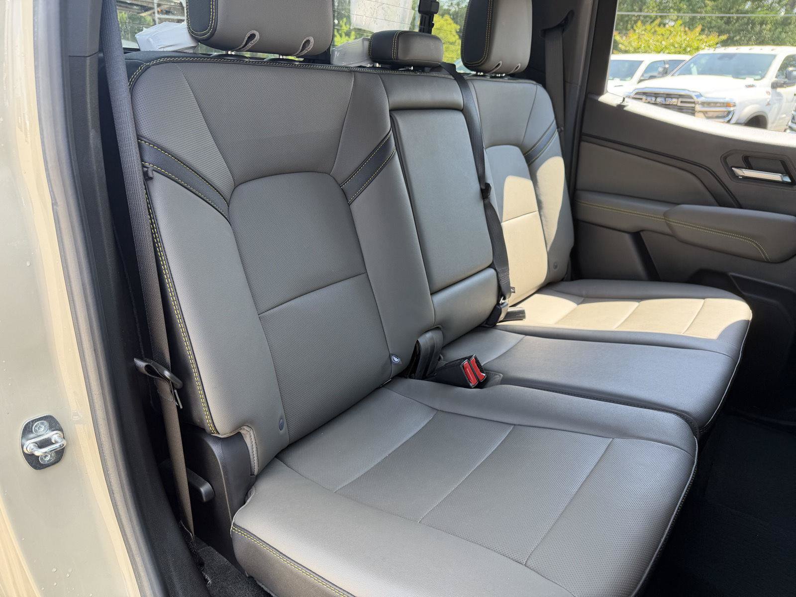 Used 2023 Chevrolet Colorado ZR2 w/ ZR2 Convenience Package III AWD/4WD image 19
