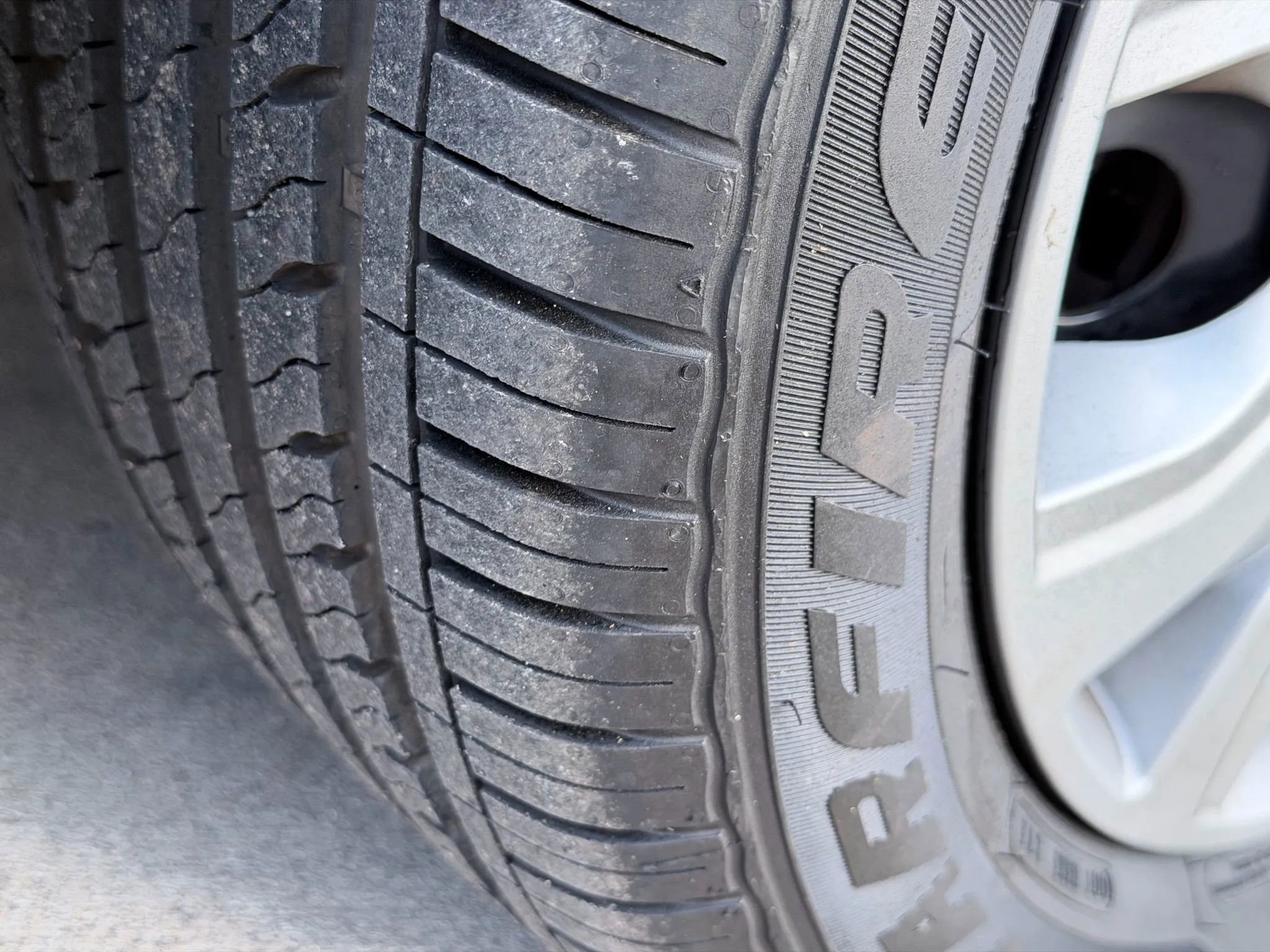 Used 2020 Ford Transit Connect XL image 33