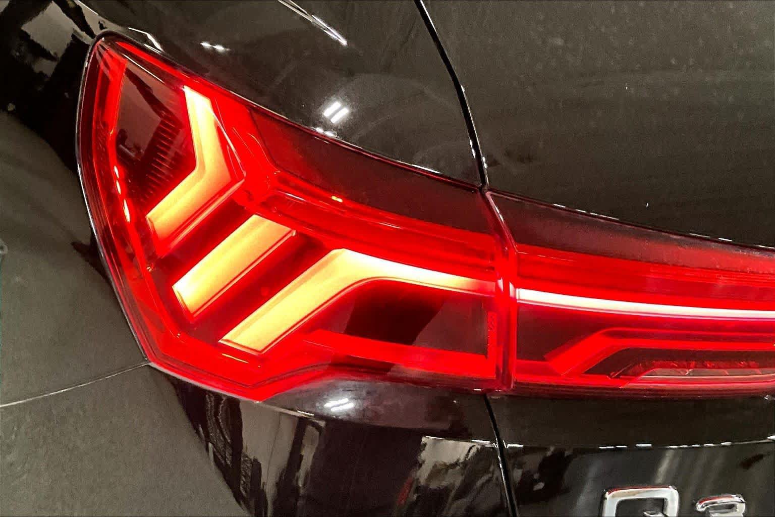 Used 2020 Audi Q3 2.0T Premium Plus w/ Premium Plus Package AWD/4WD image 31