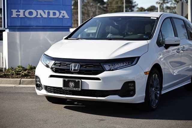 Certified 2025 Honda Odyssey Touring image 2