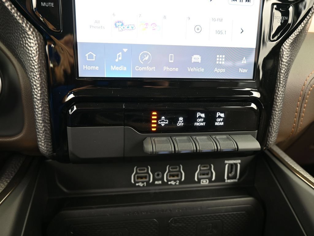 Used 2025 RAM 1500 Limited AWD/4WD image 26