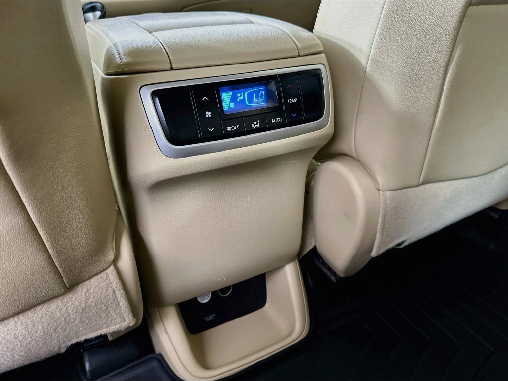 Used 2016 Toyota Highlander Limited AWD/4WD image 4