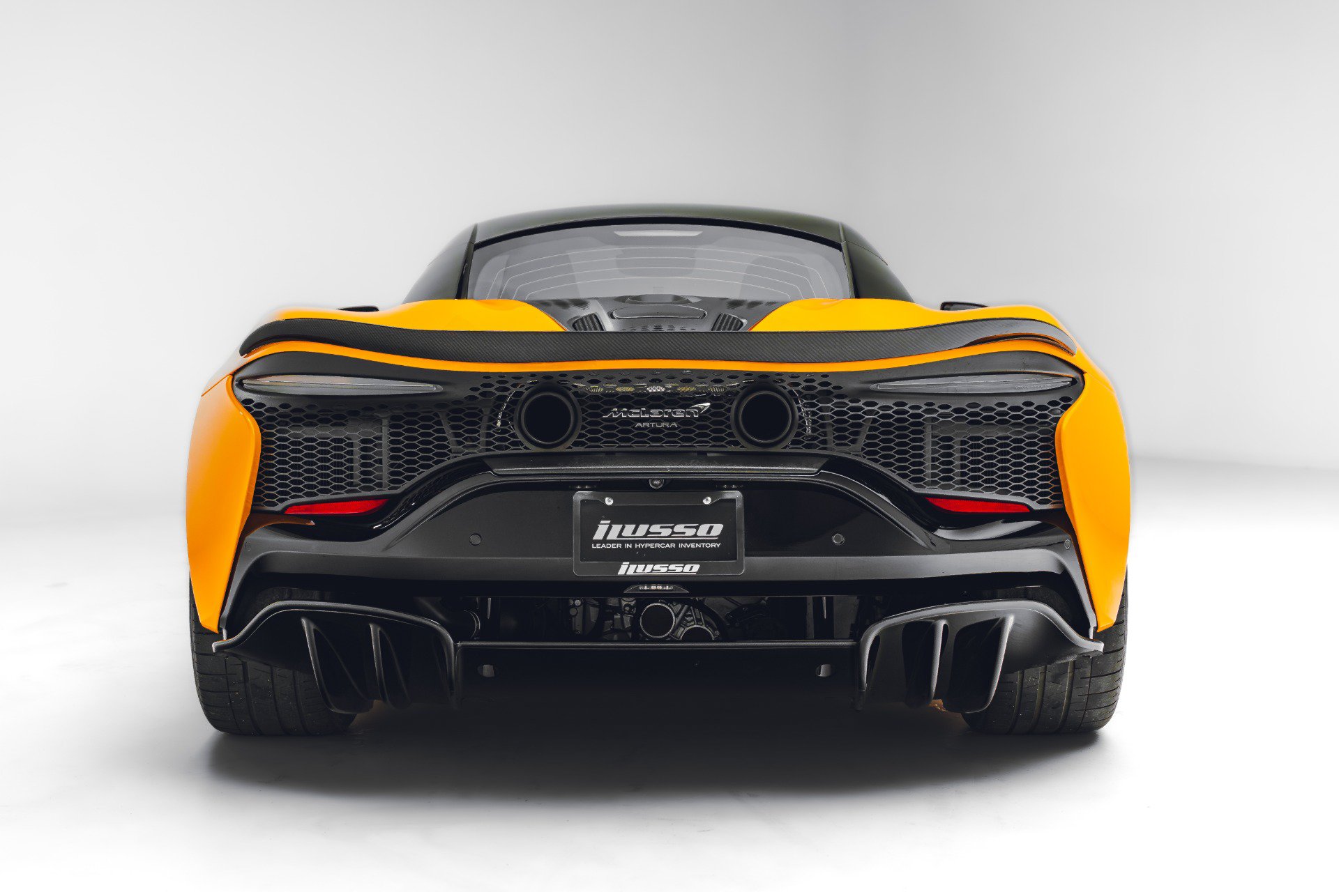 Used 2023 McLaren Artura RWD image 13