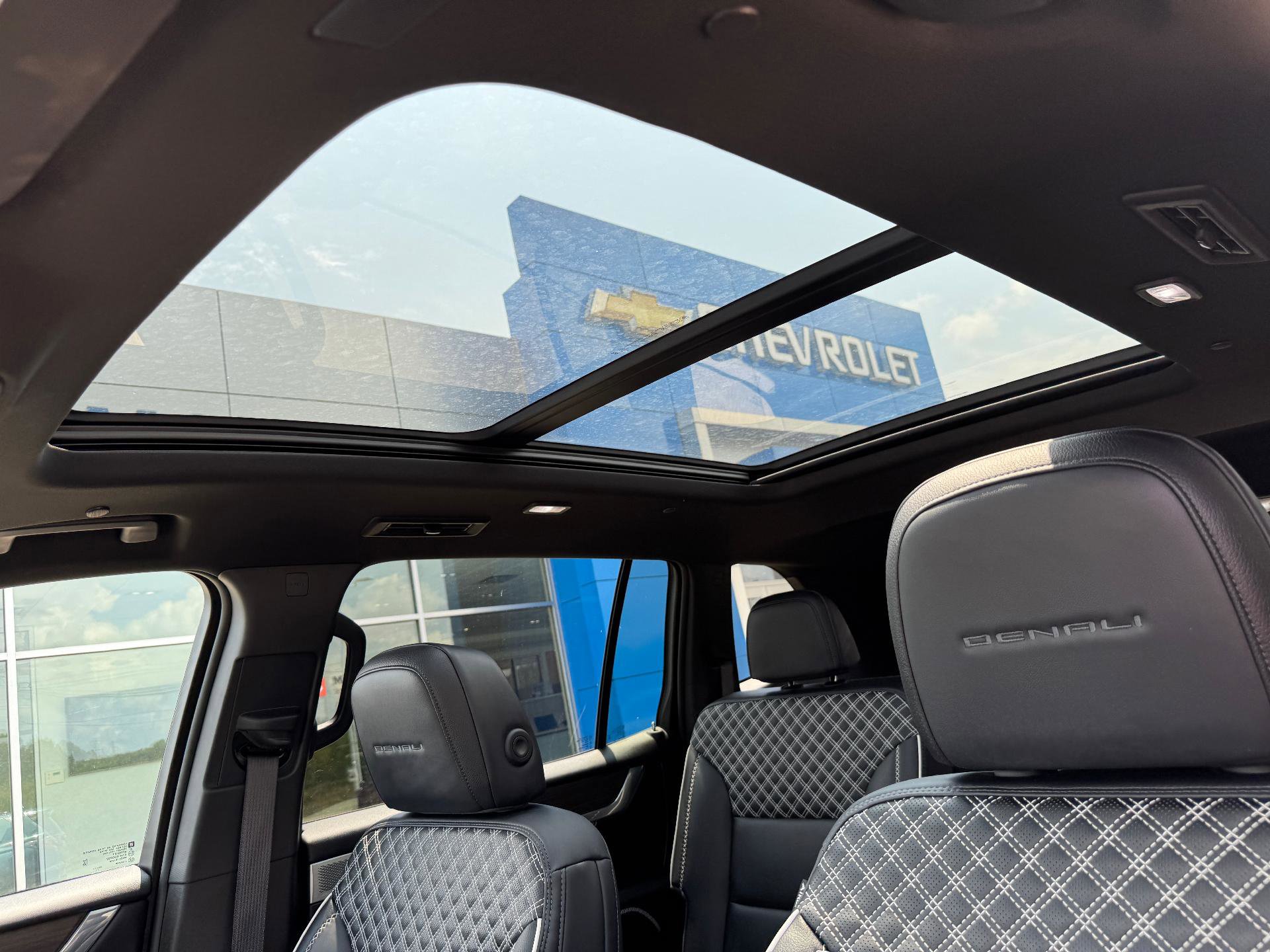 Certified 2025 GMC Acadia Denali w/ Super Cruise Package image 31