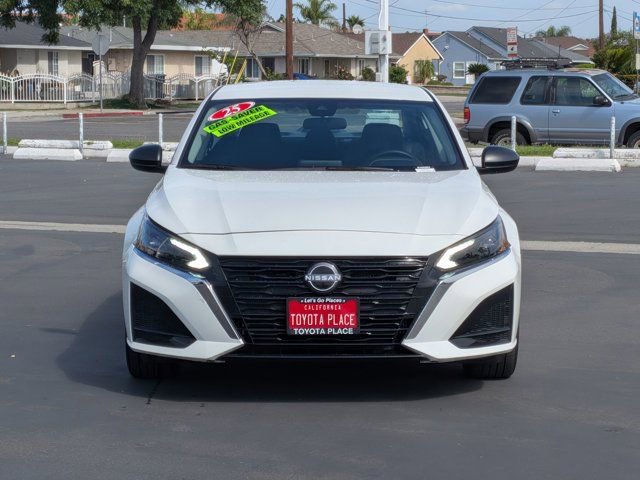 Used 2025 Nissan Altima 2.5 SV image 2