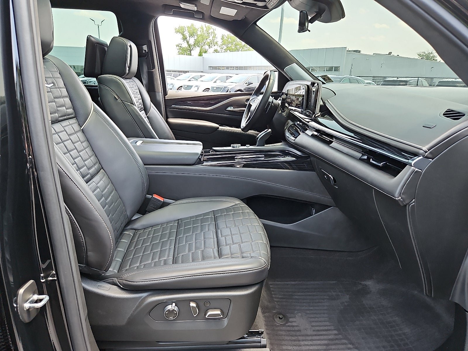 Certified 2024 Cadillac Escalade V w/ LPO, ONYX Package AWD/4WD image 21