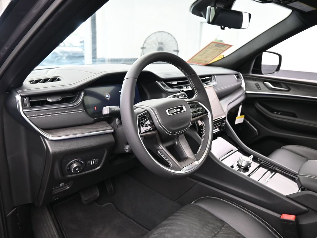 Used 2024 Jeep Grand Cherokee L Overland w/ Luxury Tech Group IV image 10