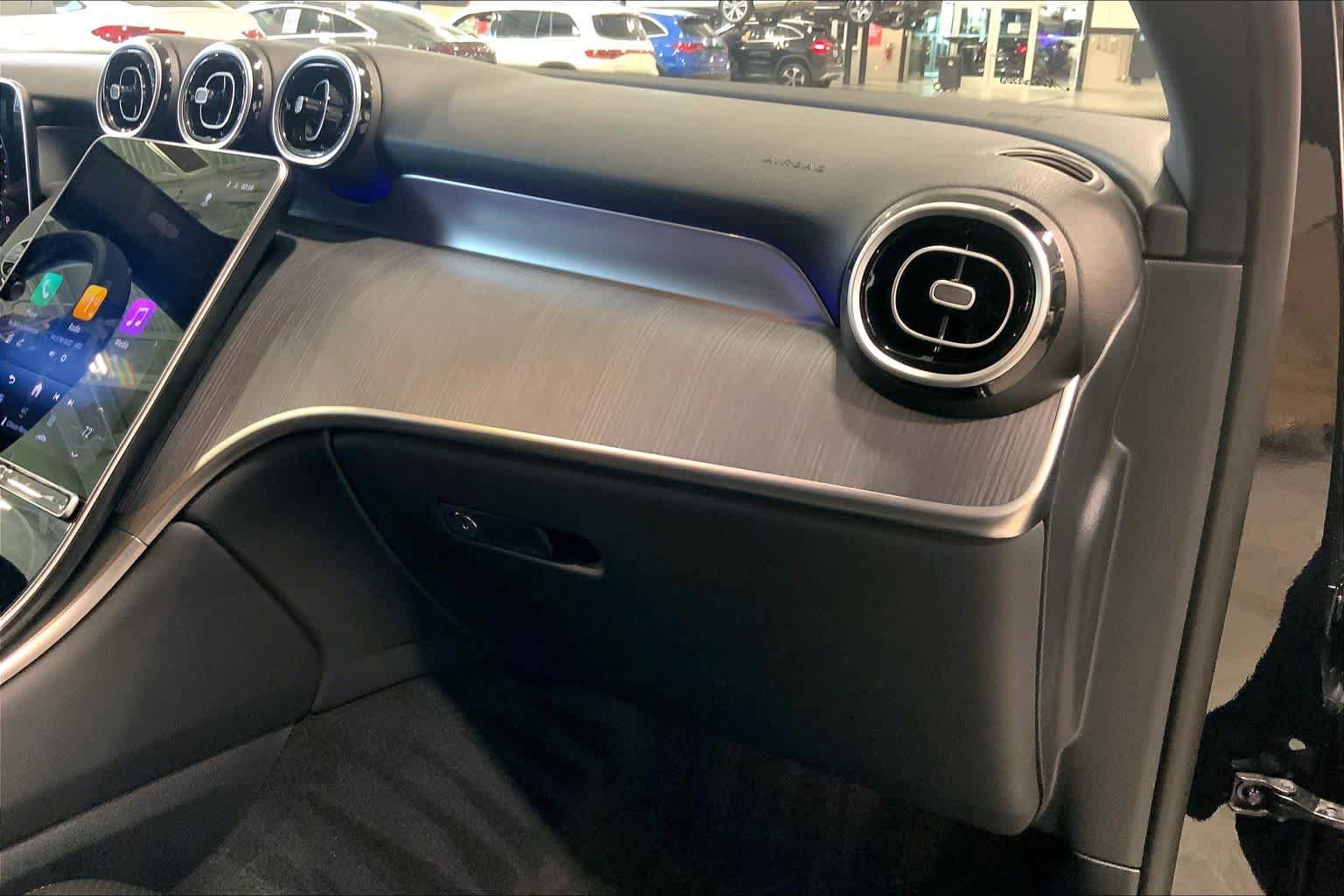 Used 2025 Mercedes-Benz GLC 300 image 17