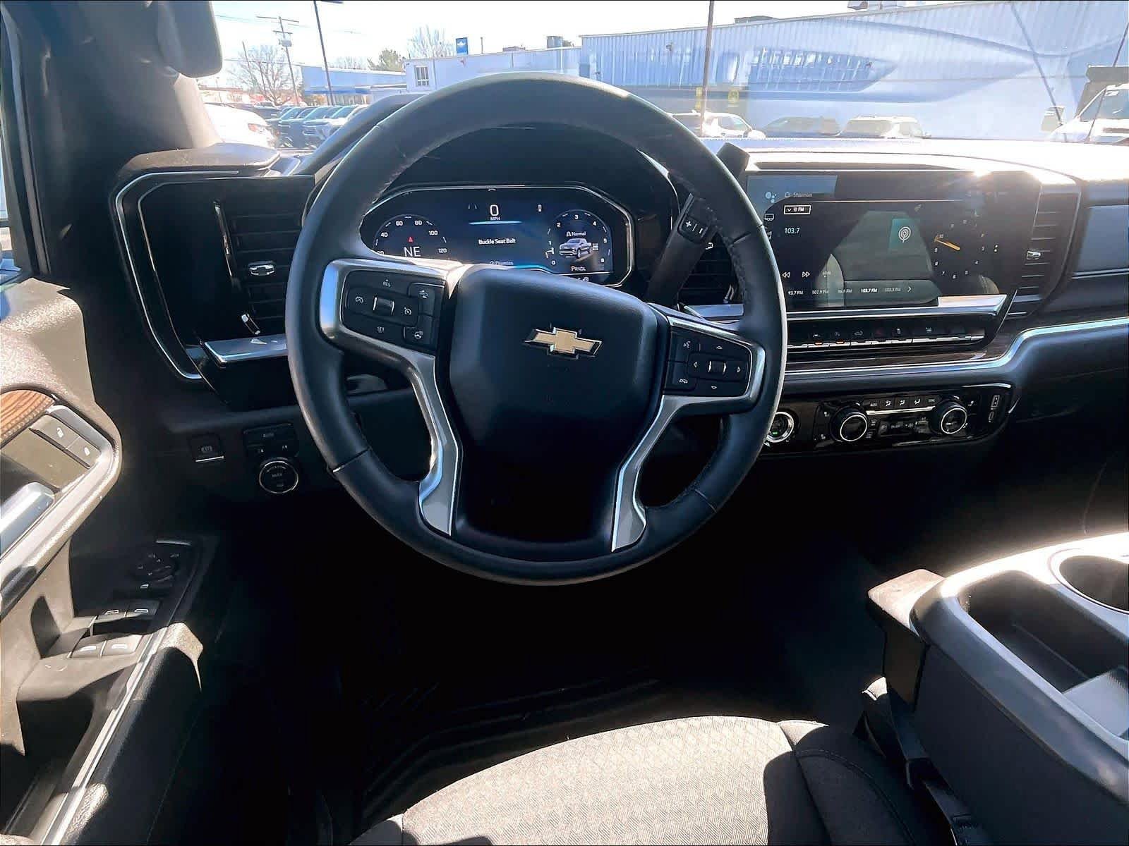 Used 2023 Chevrolet Silverado 1500 LT AWD/4WD image 16